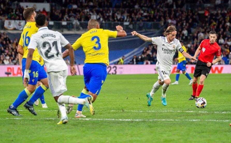 关于晋级下一阶段引发热议！，哈兰德在巴黎圣日耳曼比赛中重返赛场观众掌声雷动的信息-九游网页版