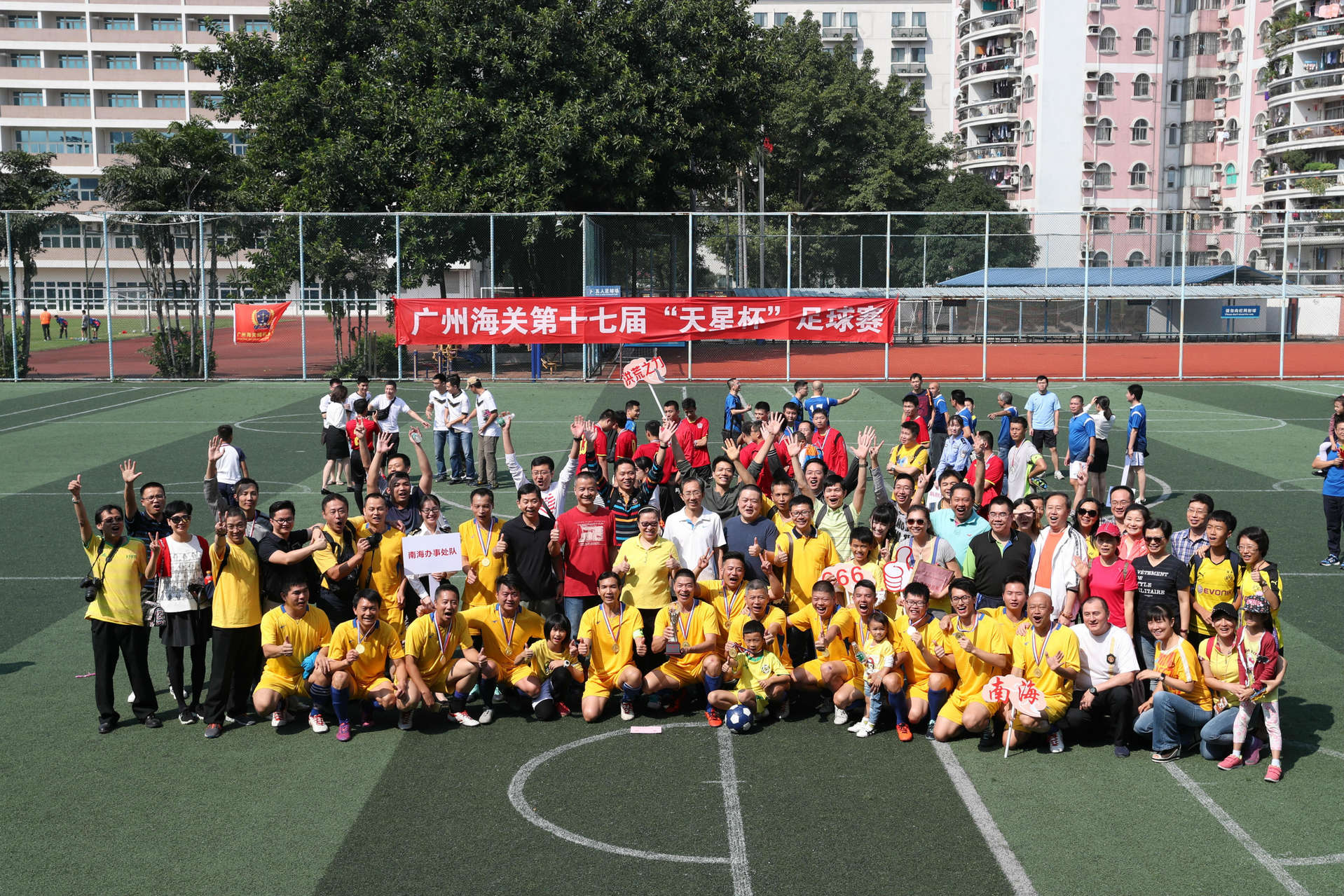 关于重返赛场首场状态出色，皇家马德里观众沸腾！，浓眉哥重返赛场观众掌声雷动的信息-九游网页版